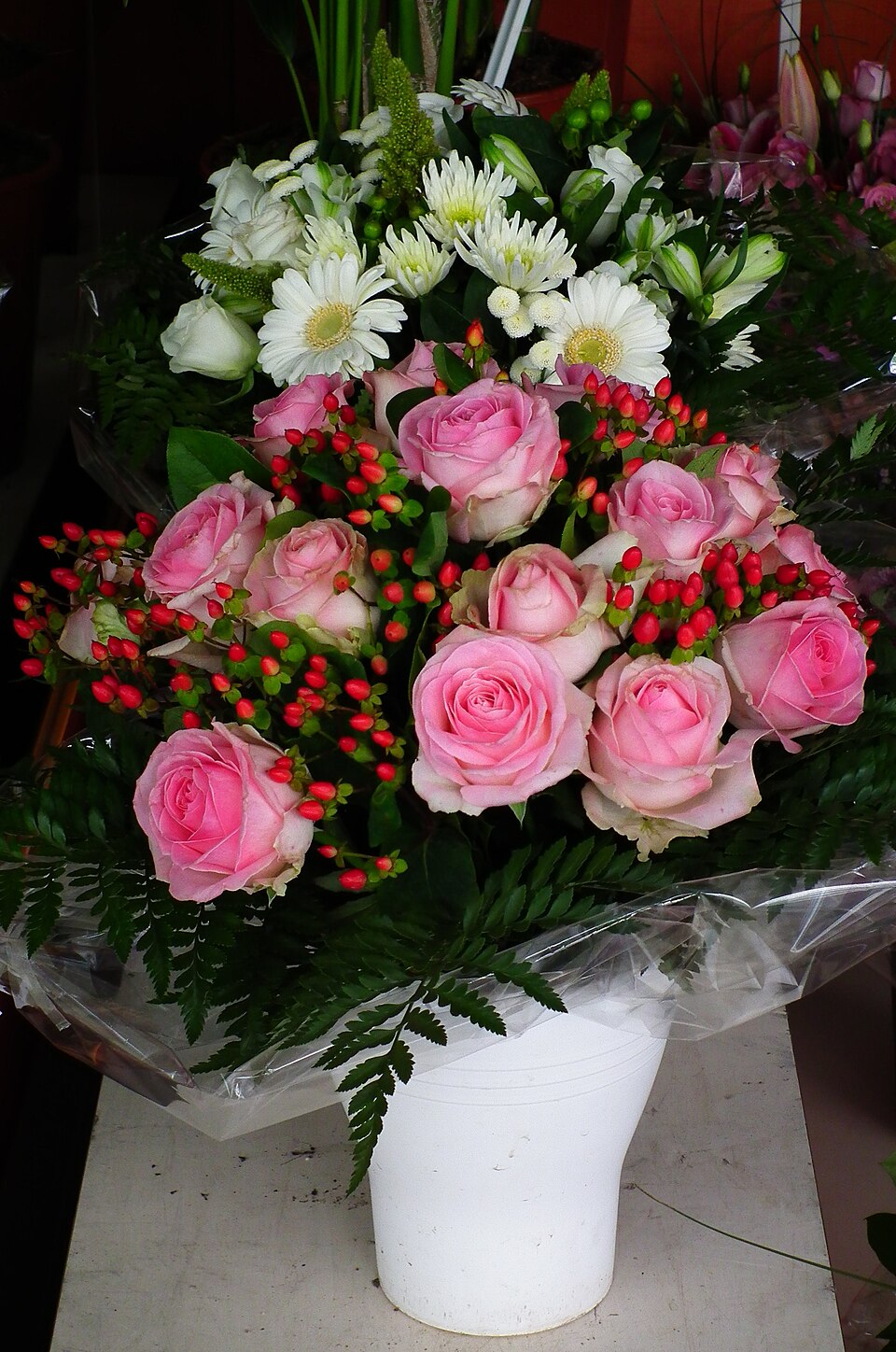 Bouquet of pink roses with red hypericum